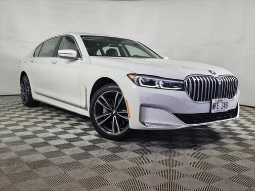 2022 BMW 740 i