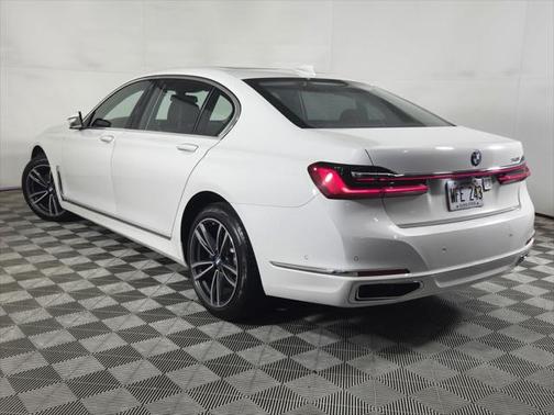 2022 BMW 740 i