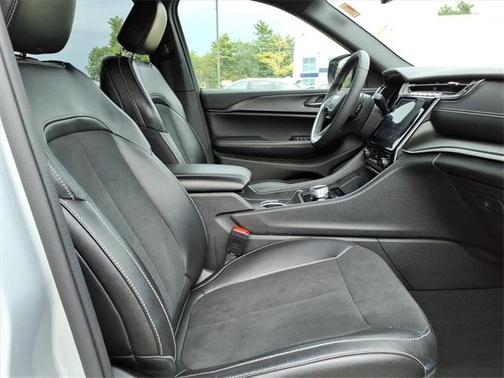 2024 Jeep Grand Cherokee L Laredo