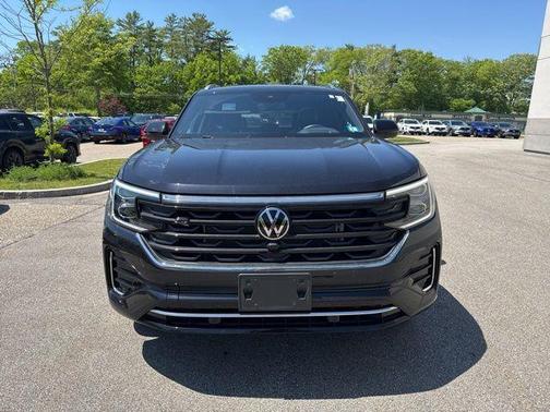 Deep Black Pearl Effect 2024 Volkswagen Atlas Cross Sport 2.0T SEL Premium R-Line