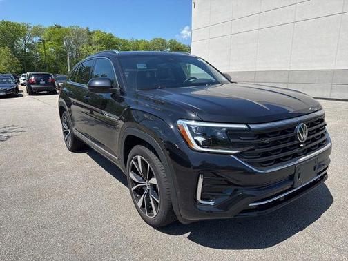 Deep Black Pearl Effect 2024 Volkswagen Atlas Cross Sport 2.0T SEL Premium R-Line