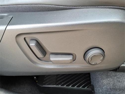 2022 Volvo XC40 T5 R-Design