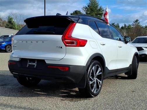 2022 Volvo XC40 T5 R-Design