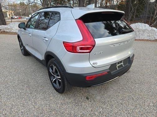 Silver 2023 Volvo XC40 B5 Plus Dark Theme