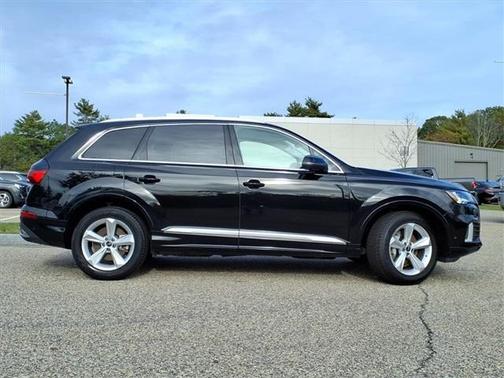 2024 Audi Q7 45 Premium Plus