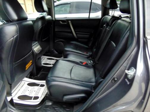 2013 Toyota Highlander SE