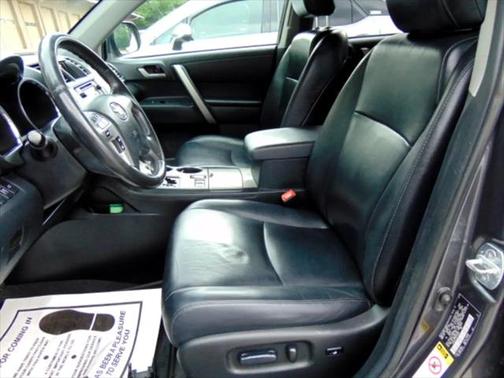 2013 Toyota Highlander SE
