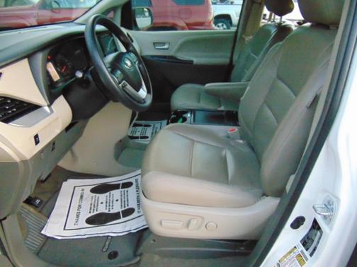 2016 Toyota Sienna LE