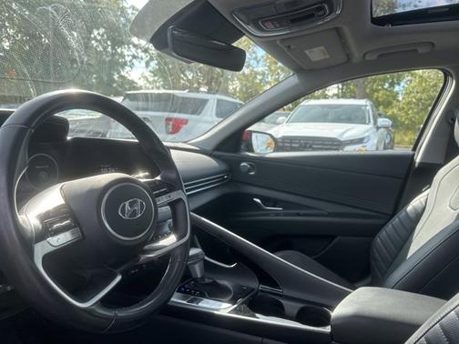 2023 Hyundai ELANTRA Limited