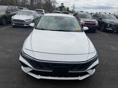 White 2024 Hyundai ELANTRA SEL
