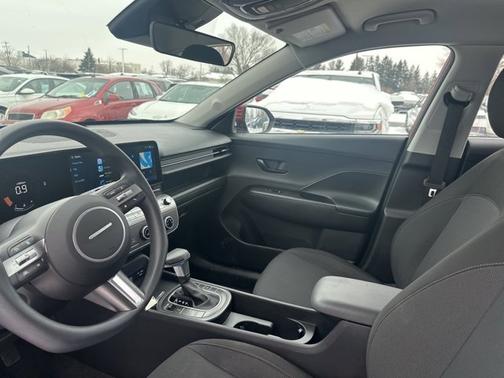 2025 Hyundai KONA SE