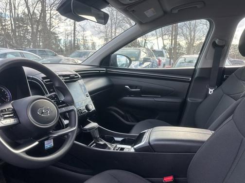 2023 Hyundai TUCSON SE