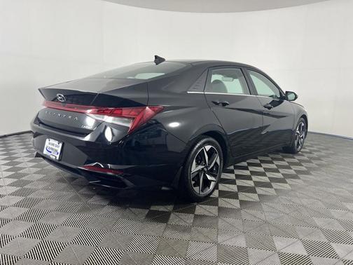 Black 2023 Hyundai ELANTRA Limited