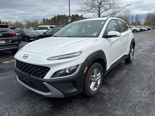 White 2023 Hyundai KONA SE