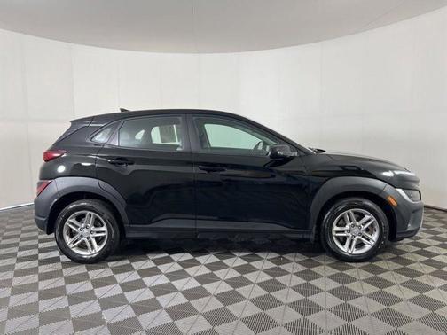 Black 2022 Hyundai KONA SE