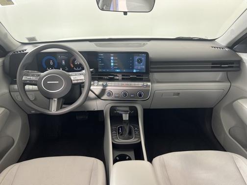 2025 Hyundai KONA SE