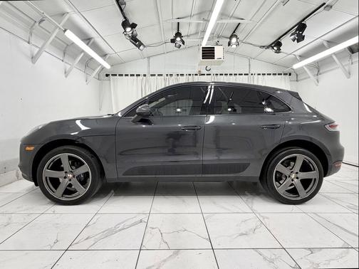 Volcano Grey Metallic 2021 Porsche Macan Macan