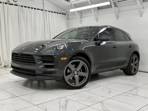 Volcano Grey Metallic 2021 Porsche Macan Macan