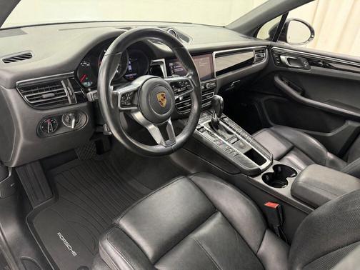 Volcano Grey Metallic 2021 Porsche Macan Macan