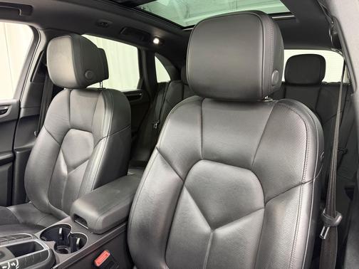 Volcano Grey Metallic 2021 Porsche Macan Macan