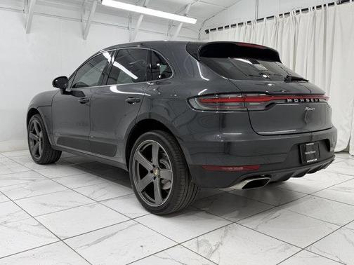 Volcano Grey Metallic 2021 Porsche Macan Macan
