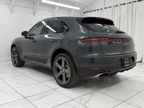 Volcano Grey Metallic 2021 Porsche Macan Macan