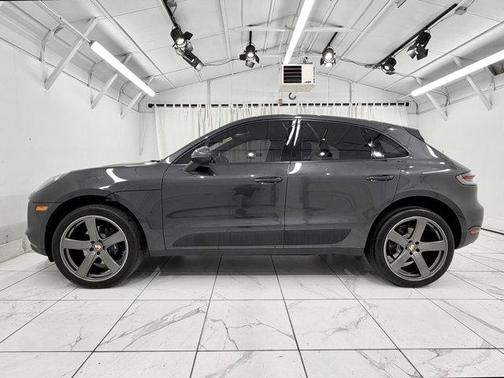 Volcano Grey Metallic 2021 Porsche Macan Macan