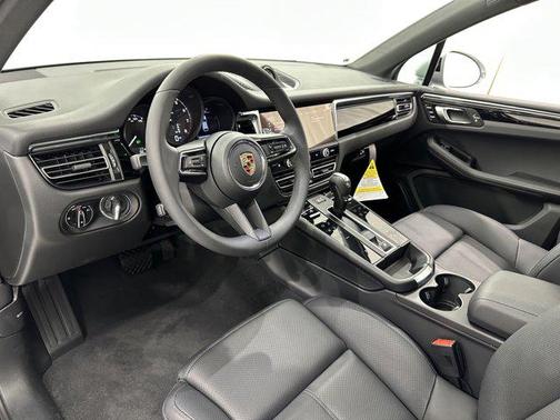 2025 Porsche Macan AWD