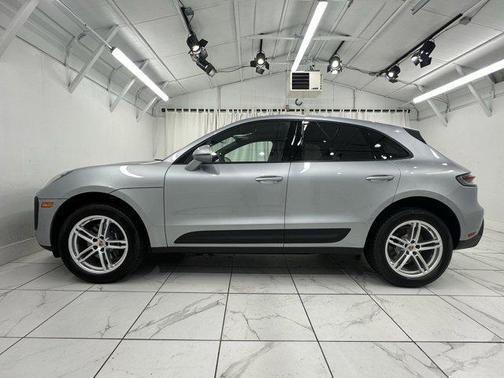 2025 Porsche Macan AWD