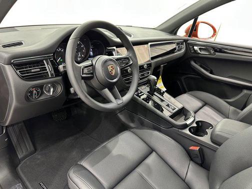 2025 Porsche Macan AWD