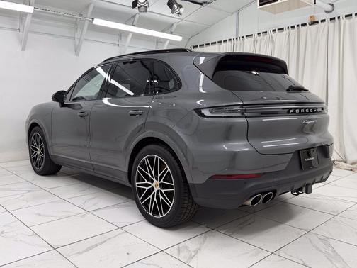 Algarve Blue Metallic 2024 Porsche Cayenne S