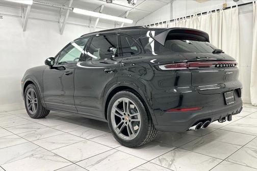 2025 Porsche Cayenne AWD
