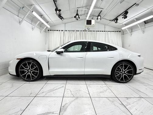 2022 Porsche Taycan RWD