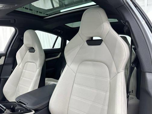 2024 Porsche Panamera 4