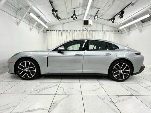 2024 Porsche Panamera 4