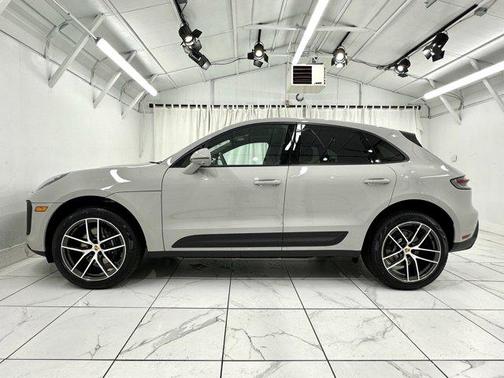 2025 Porsche Macan AWD