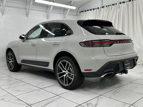 2025 Porsche Macan AWD