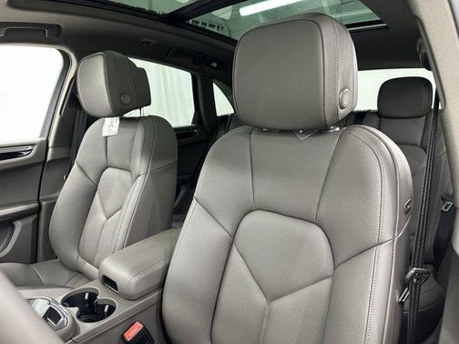 2025 Porsche Macan AWD