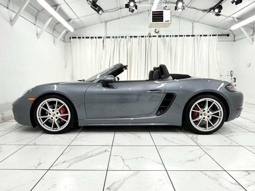 2025 Porsche 718 Boxster S