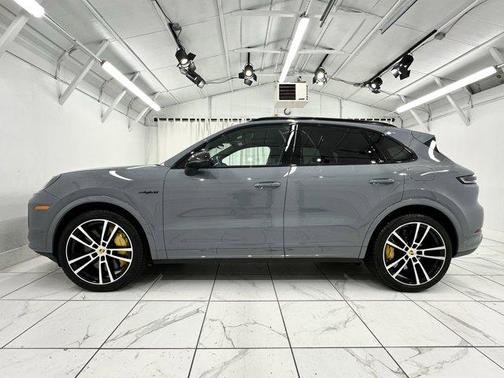 2024 Porsche Cayenne E-Hybrid S