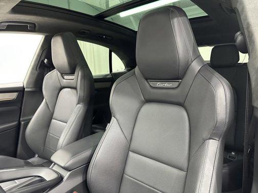 2024 Porsche Macan Turbo