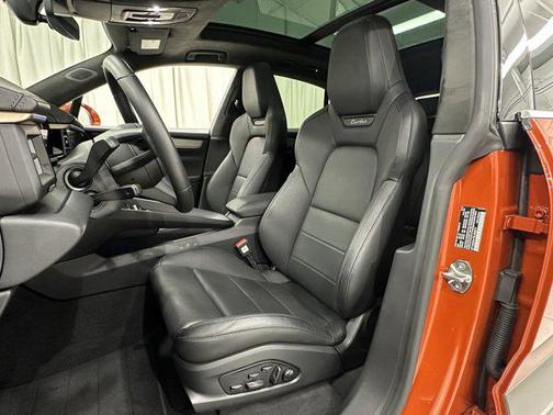 2024 Porsche Macan Turbo