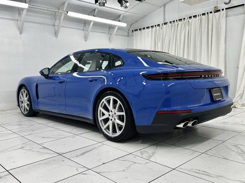 2025 Porsche Panamera 4