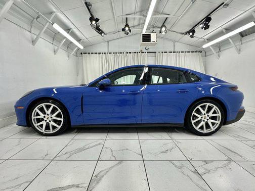 2025 Porsche Panamera 4