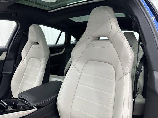 2025 Porsche Panamera 4