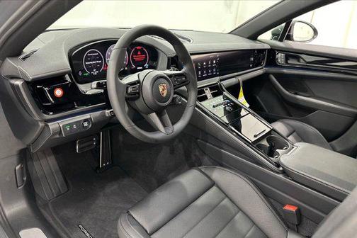 2025 Porsche Panamera 4