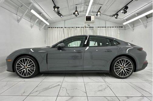 2025 Porsche Panamera 4