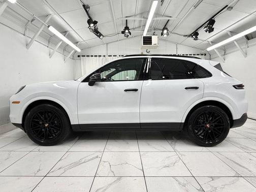 Carrara White 2026 Porsche Cayenne Cayenne