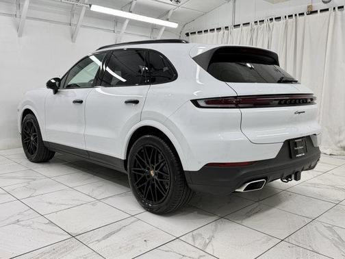 Carrara White 2026 Porsche Cayenne Cayenne