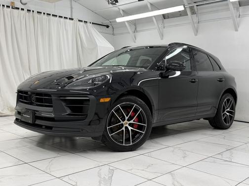 Jet Black 2023 Porsche Macan Macan